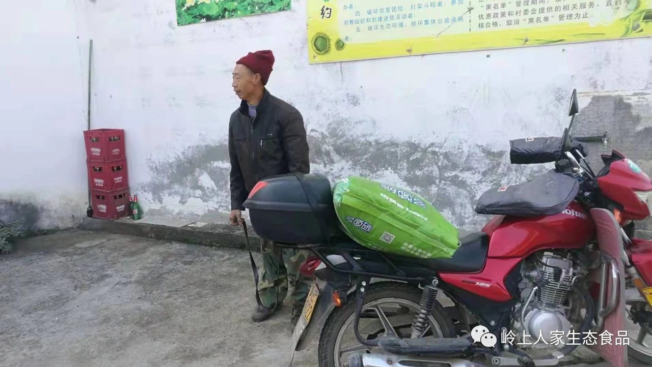 幫帶扶貧送化肥 愛(ài)心農(nóng)資暖人心
